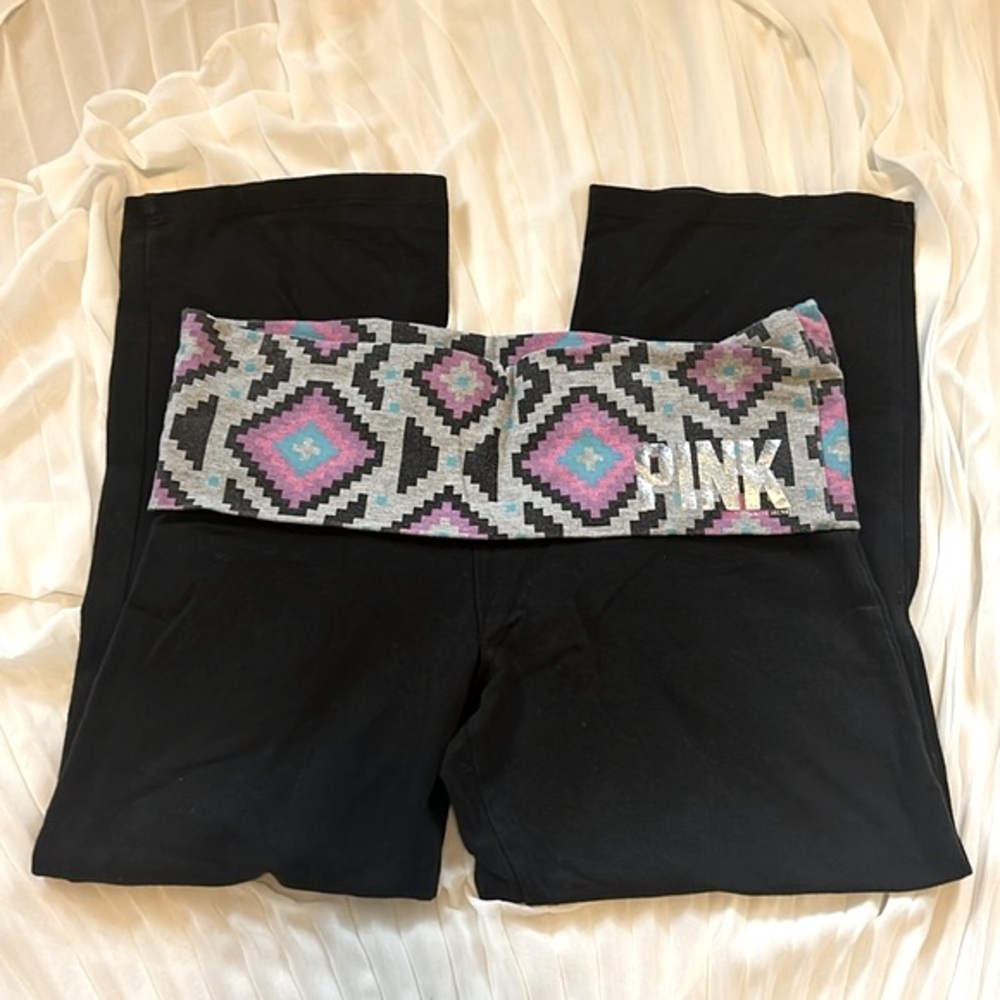 PINK Victoria's Secret Black Leggings with Pink Geometric Waistband